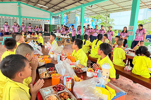 Photo:Lunch Party with Students