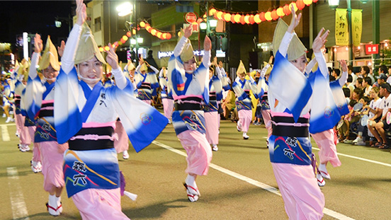 Photo: Awa Odori dance performed by the “Moriroku Ren,” connecting Tokushima and Moriroku